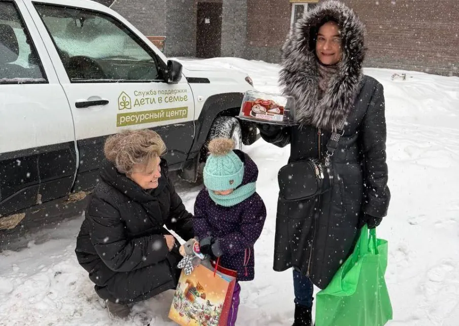 Более 2,5 тысячи семей в трудной ситуации получили помощь специалистов мобильных бригад «Дети в семье» в 2025 году